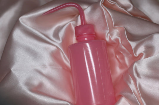 Squeeze bottle for making the lash bath process easier everytime!